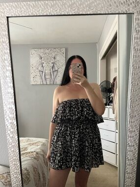 SHEIN Black White Floral Ruffle Off Shoulder Strapless Romper M Medium